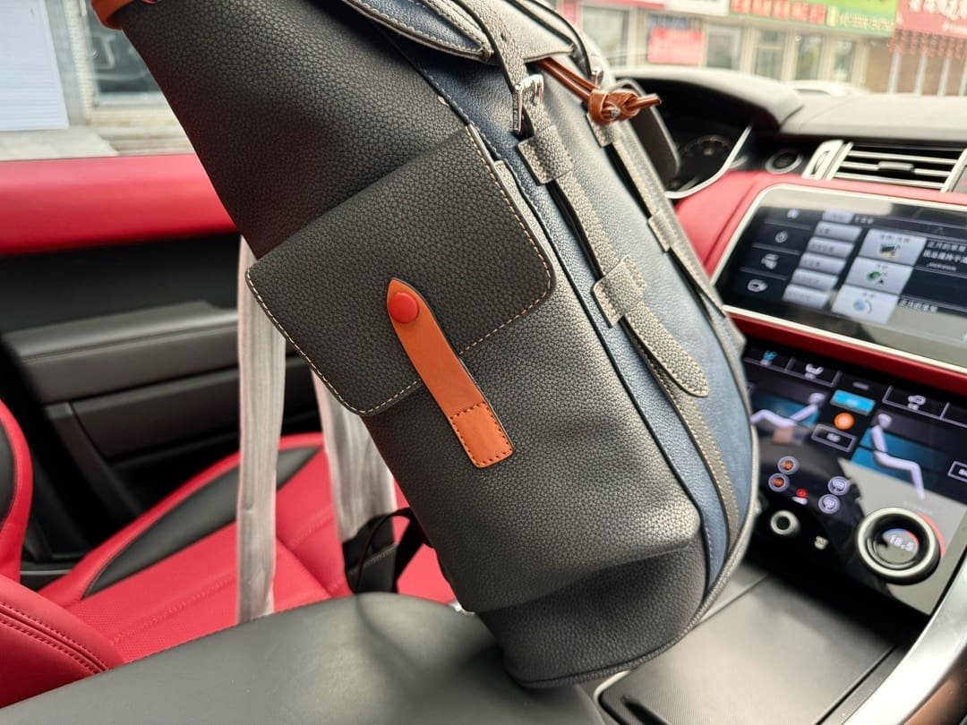 L0vis Vvtt0n Backpack