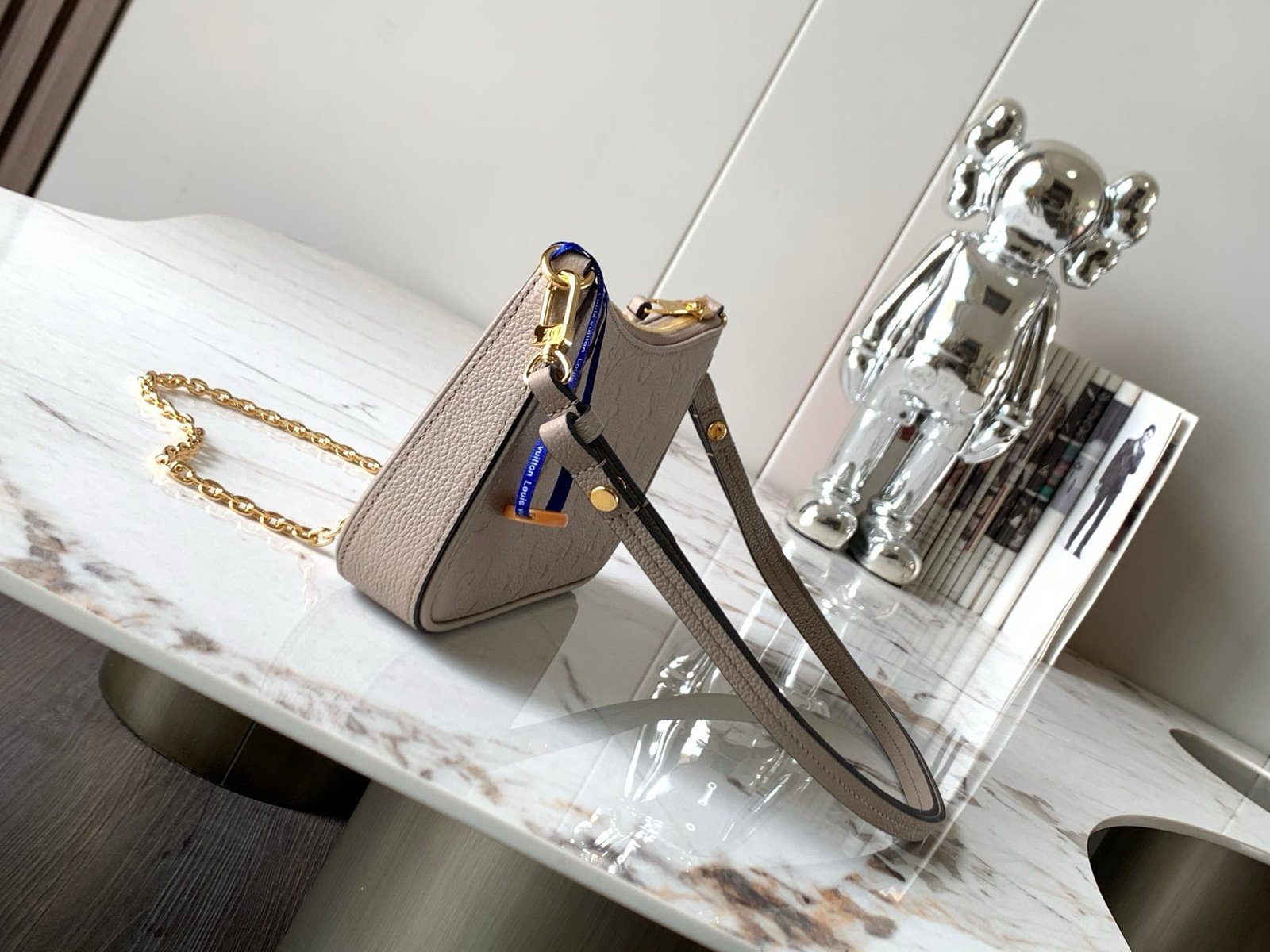 L0vis Vvtt0n M81862 Easy Pouch On Strap
