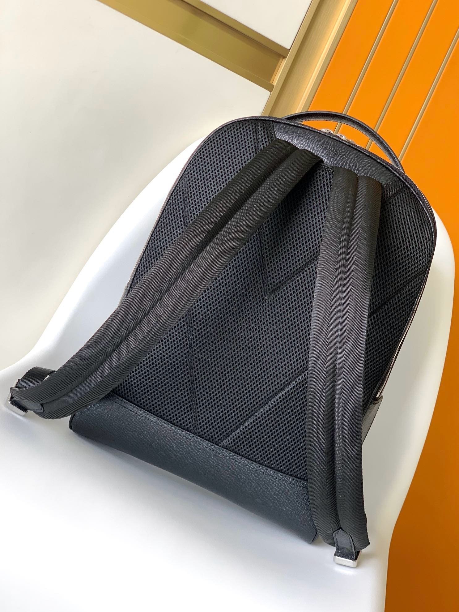 L0vis Vvtt0n M30977 AVENUE Backpack