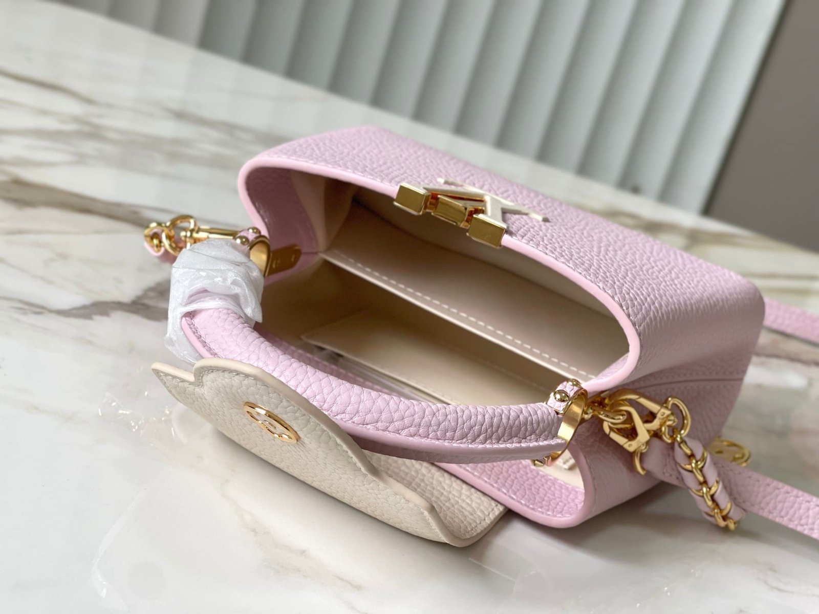 L0vis Vvtt0n M23951 CAPUCINES MINI BAG