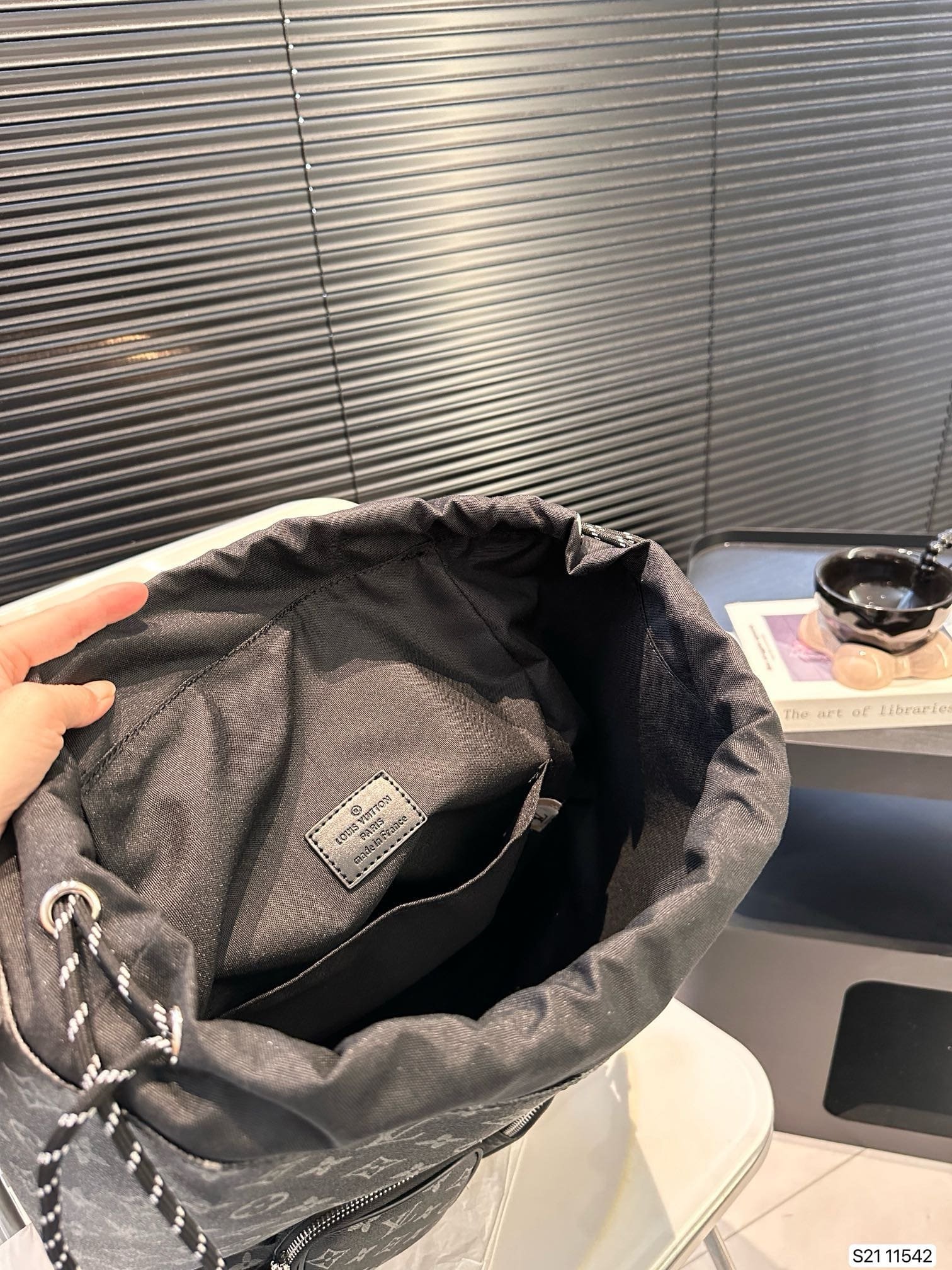 L0vis Vvtt0n Backpack