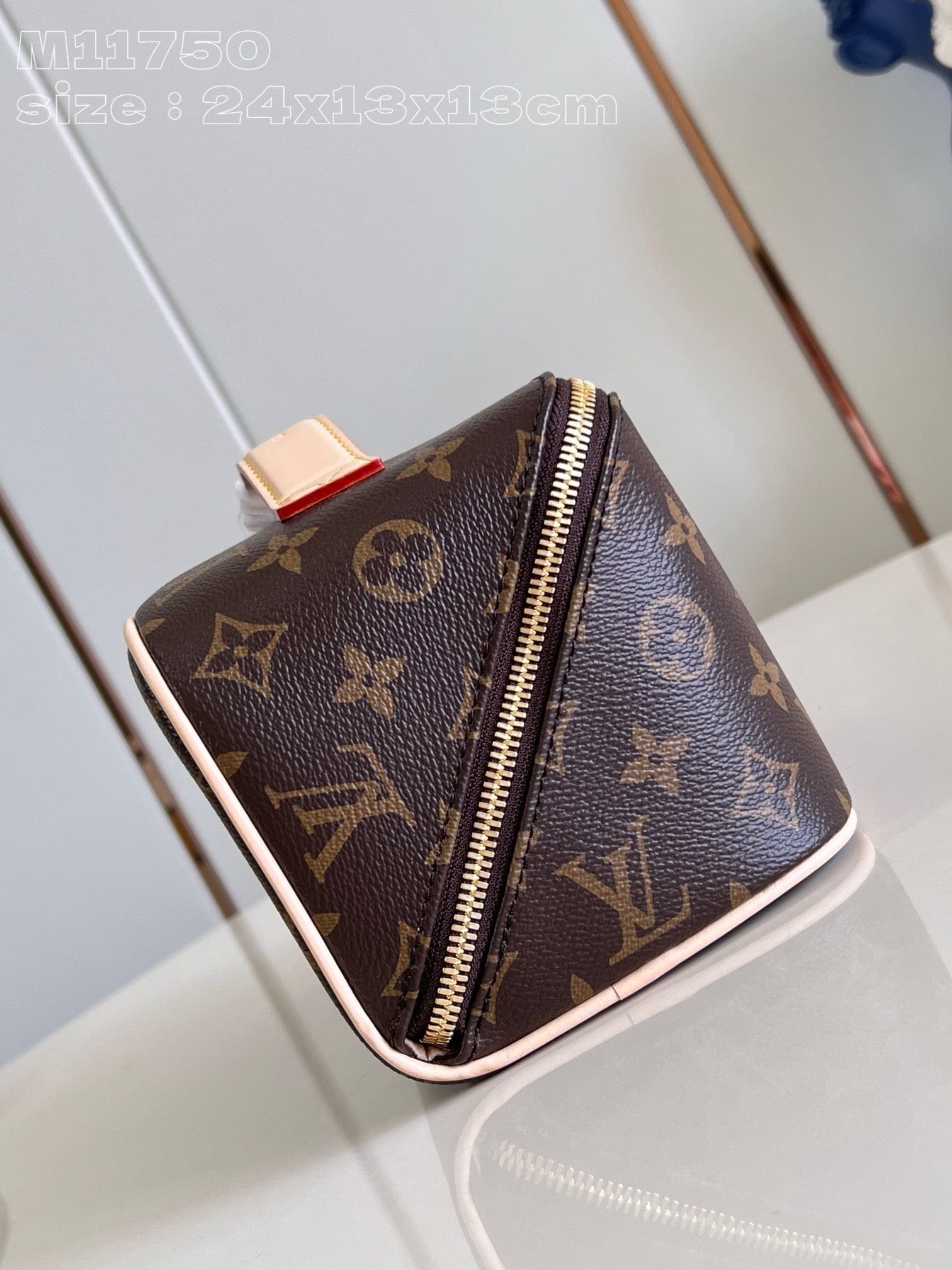 L0vis Vvtt0n M11750 Toiletry Bag