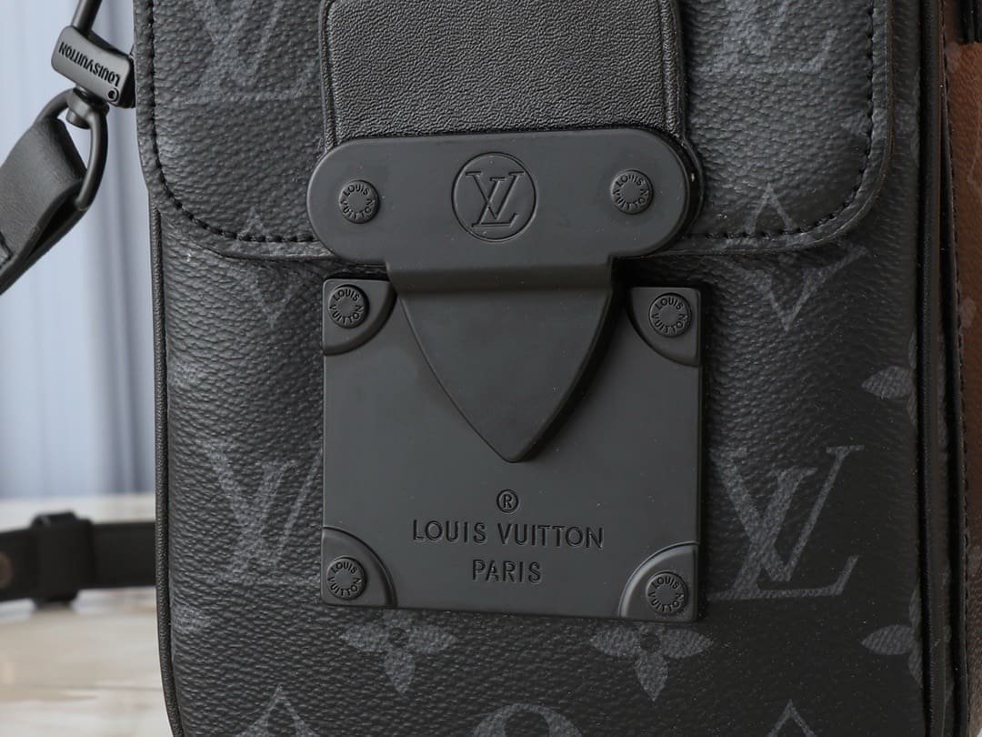 L0vis Vvtt0n M82252 S-Lock Vertical Wearable Wallet