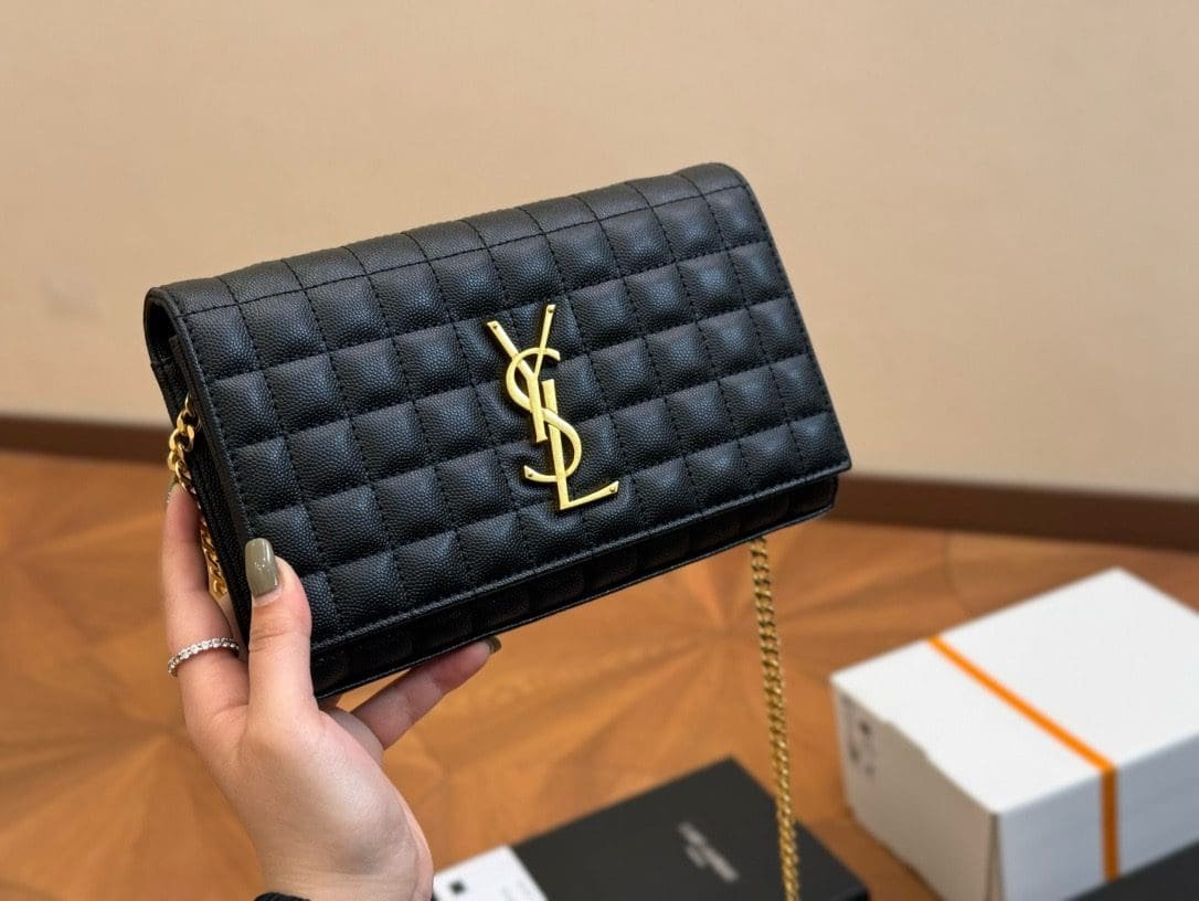 Sa1nt Lau*nt LAMBSKIN CASSANDRE CHAIN WALLET