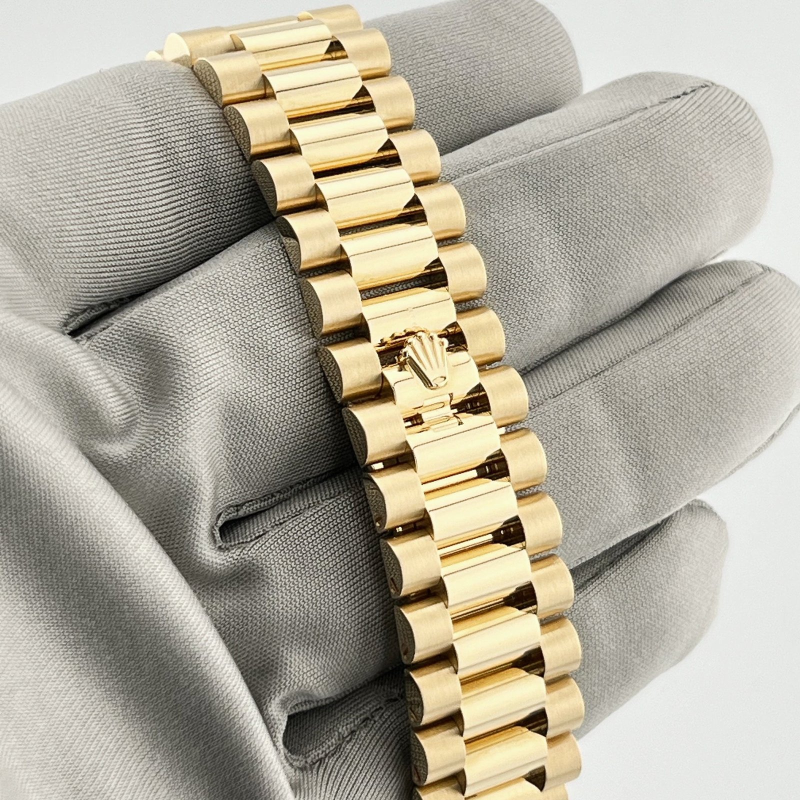R01ex Day-Date 40 228238 Yellow Gold Green Roman Numerals Dial (2023)