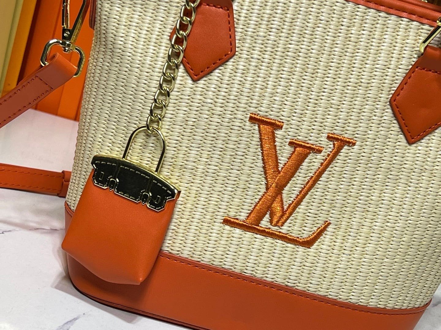 L0vis Vvtt0n Raffia Petit Bucket Tote