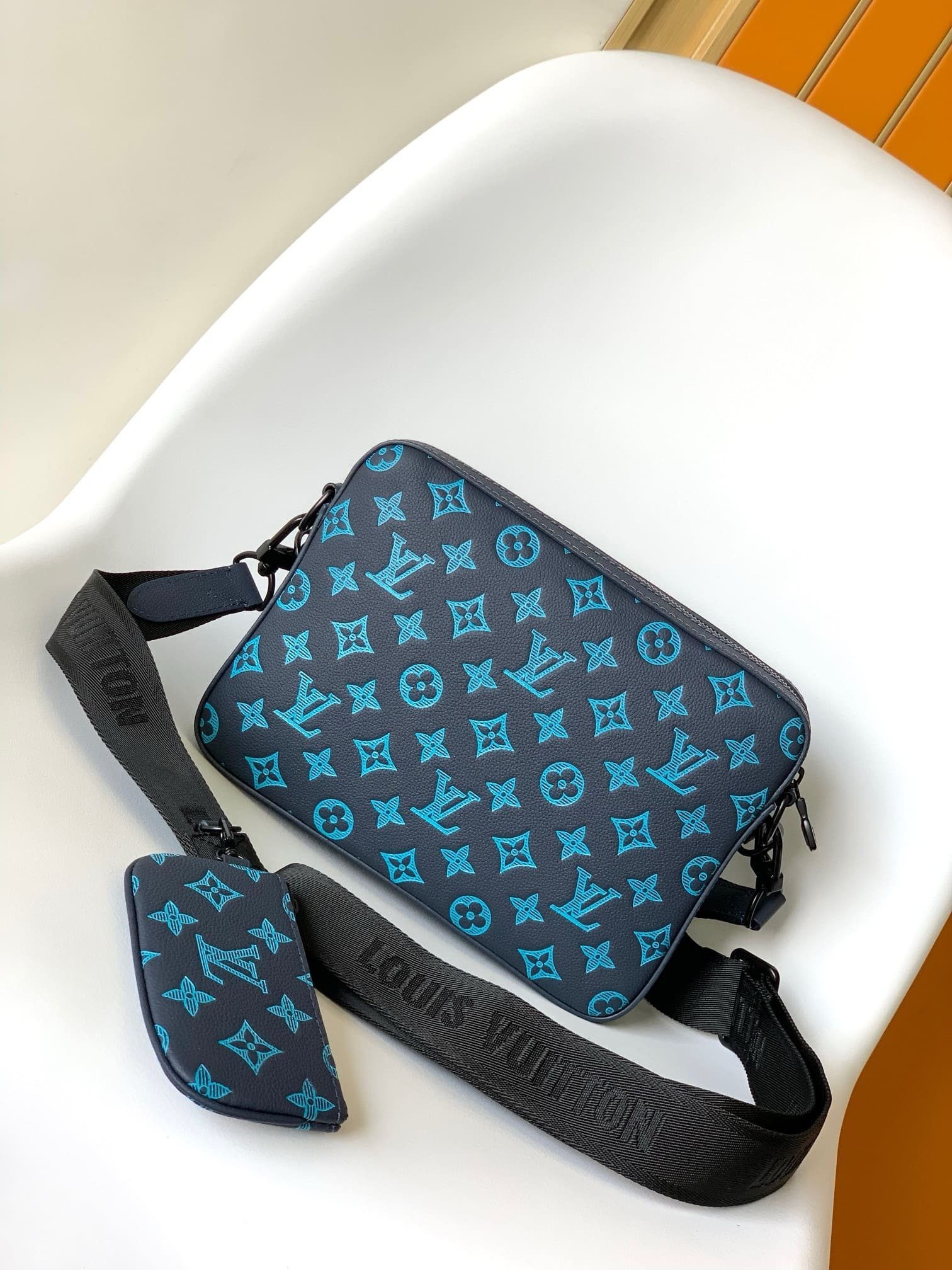 L0vis Vvtt0n M46604 Trio Messenger