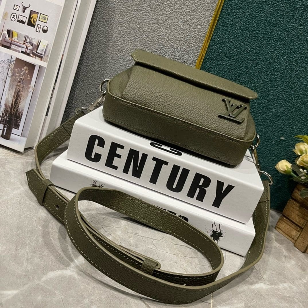 L0vis Vvtt0n M83560 PILOT MINI BAG