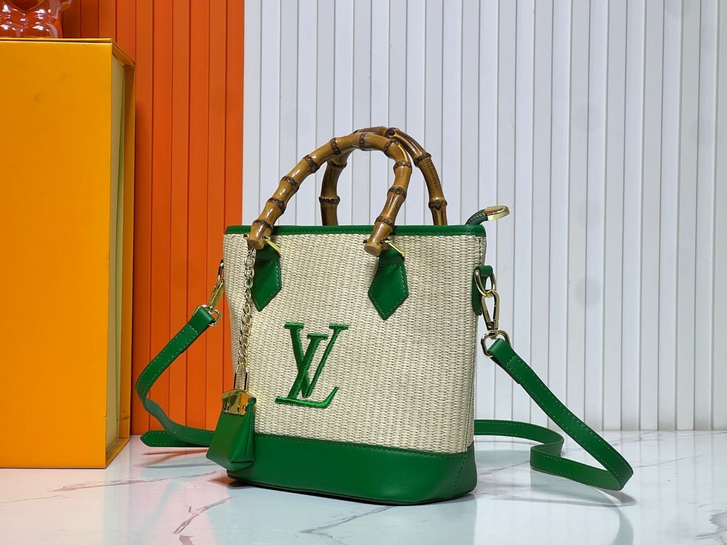 L0vis Vvtt0n Raffia Petit Bucket Tote