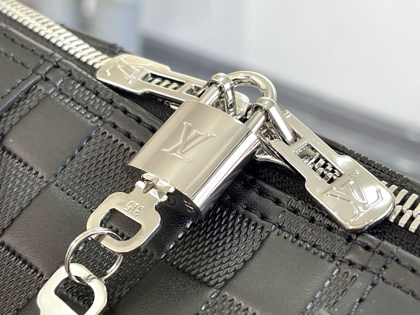 L0vis Vvtt0n N41145 KEEPALL BANDOULIÈRE 45 travel bag