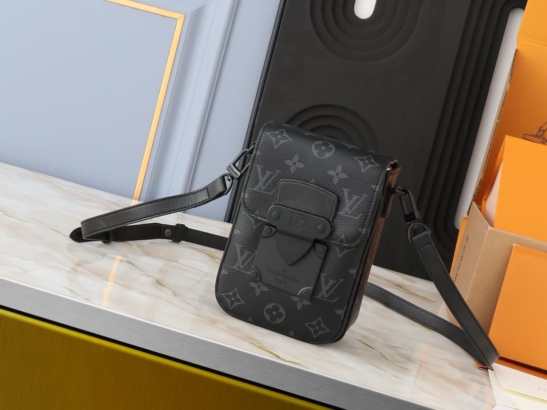 L0vis Vvtt0n M82252 S-Lock Vertical Wearable Wallet