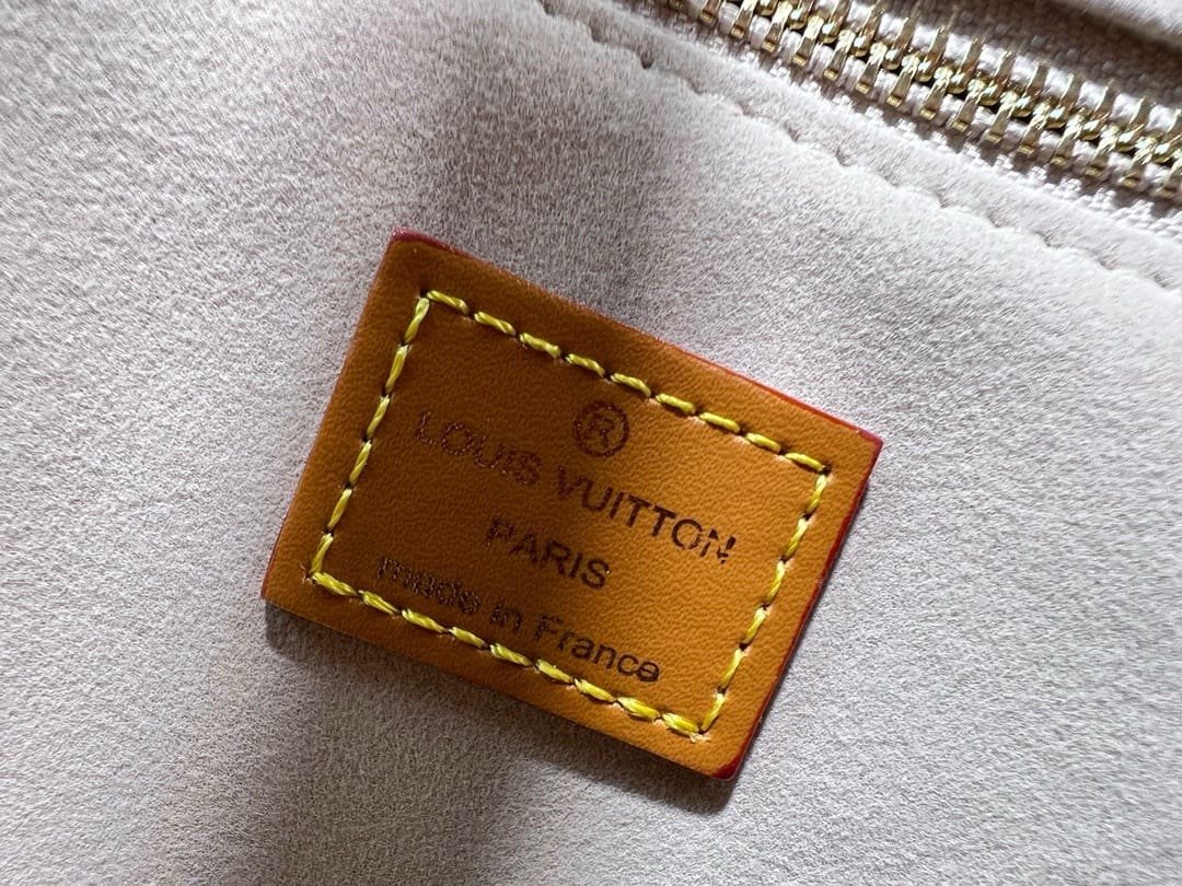 L0vis Vvtt0n Shopper Medium