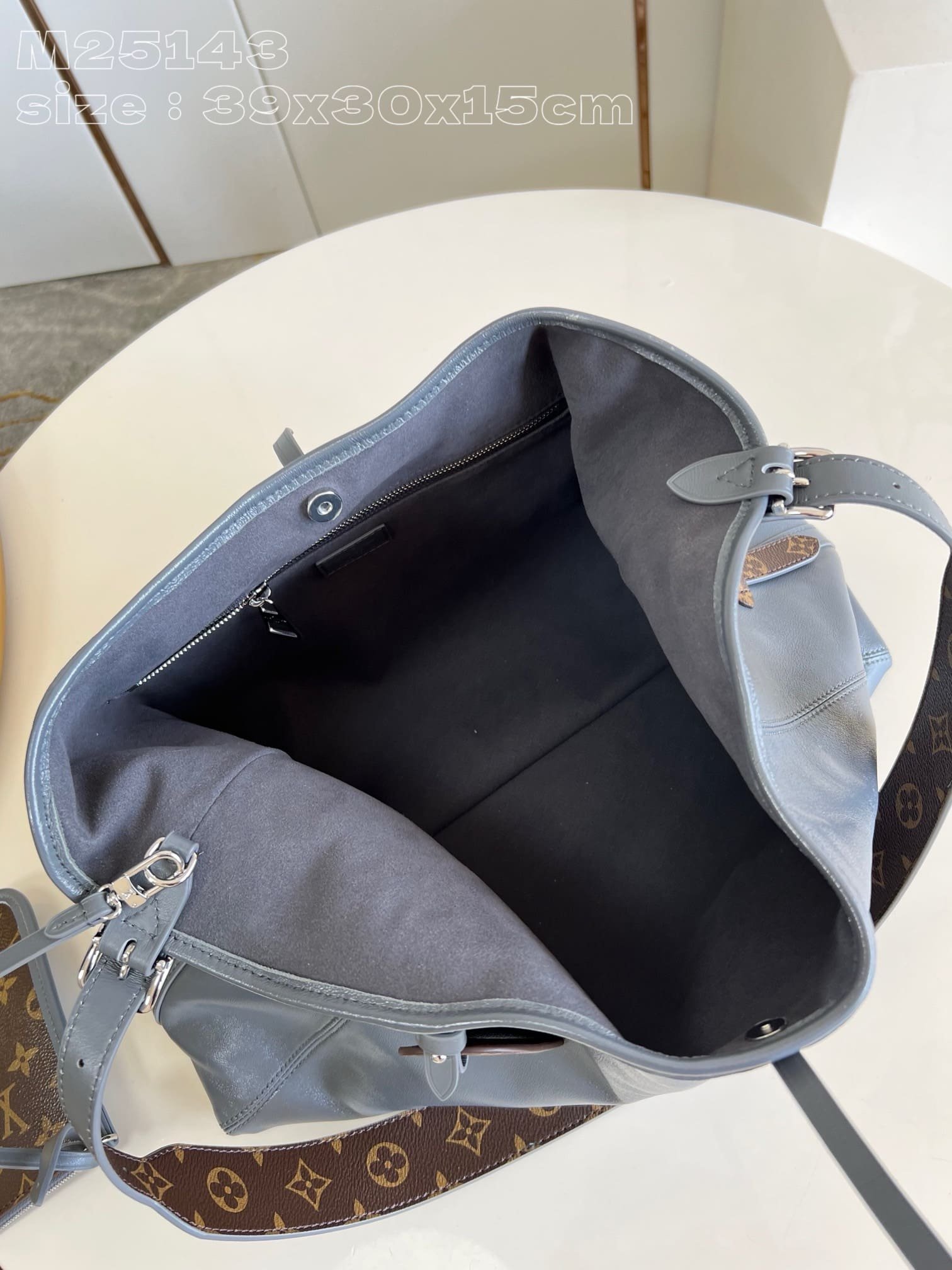 L0vis Vvtt0n M12583 CarryAll Dark MM