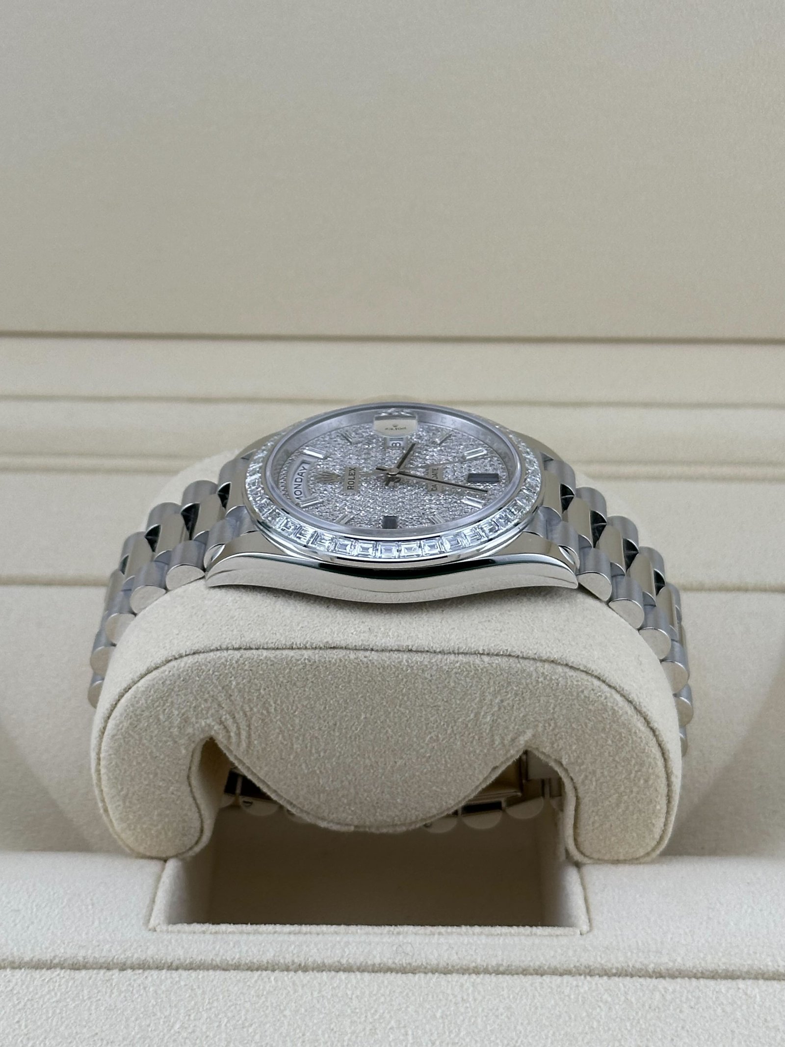 R01ex Day-Date 40 228396TBR Platinum D1am0nd Bezel D1am0nd-Paved Sapphire Dial (2024)