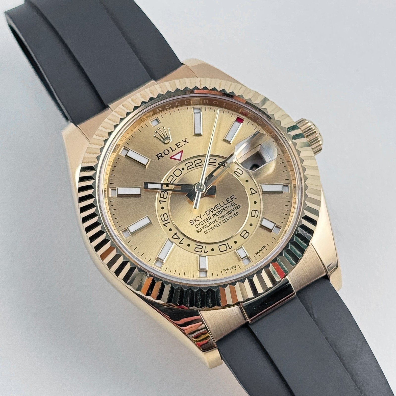 R01ex Sky-Dweller 326238 Yellow Gold Champagne Dial Rubber Strap (2022)