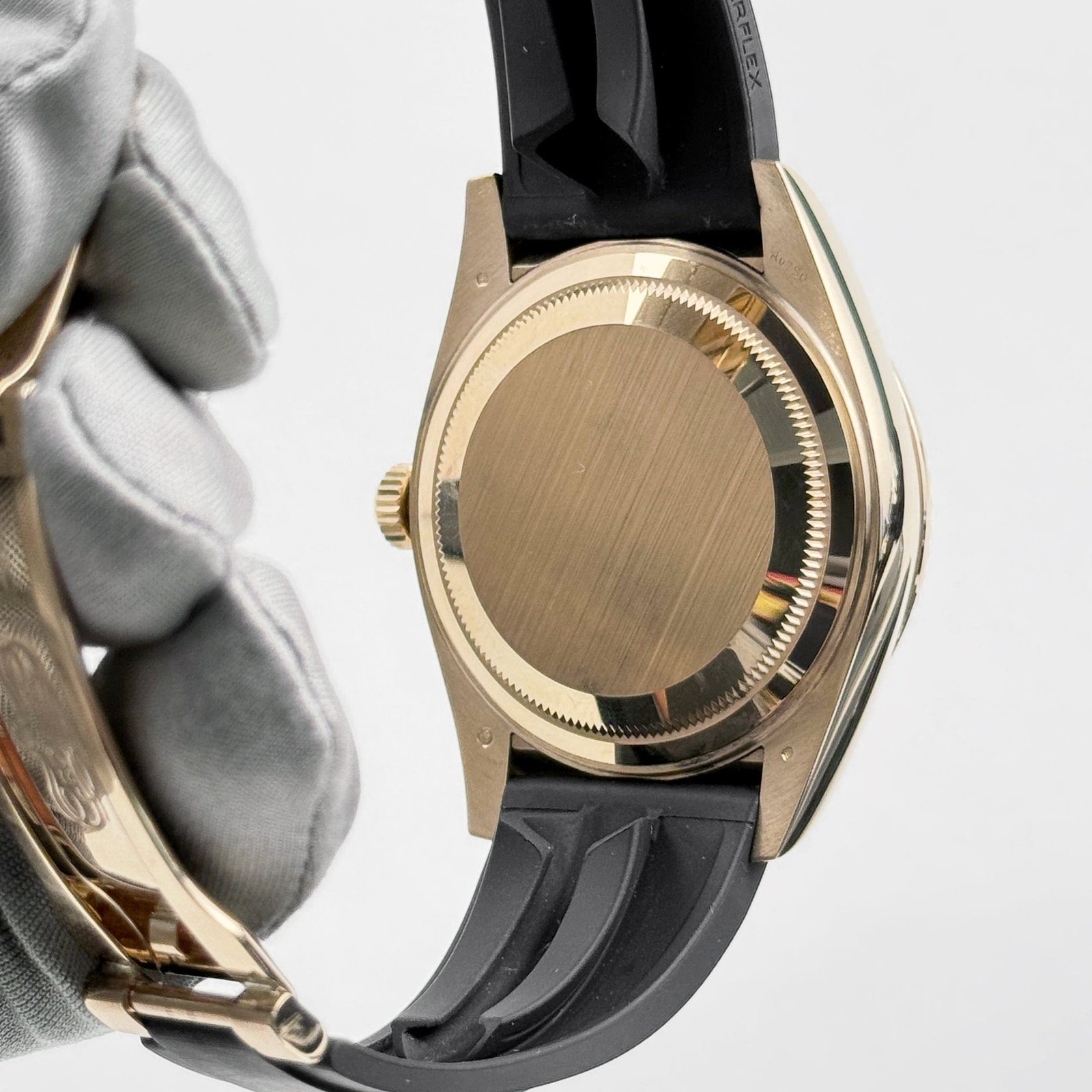 R01ex Sky-Dweller 326238 Yellow Gold Champagne Dial Rubber Strap (2022)