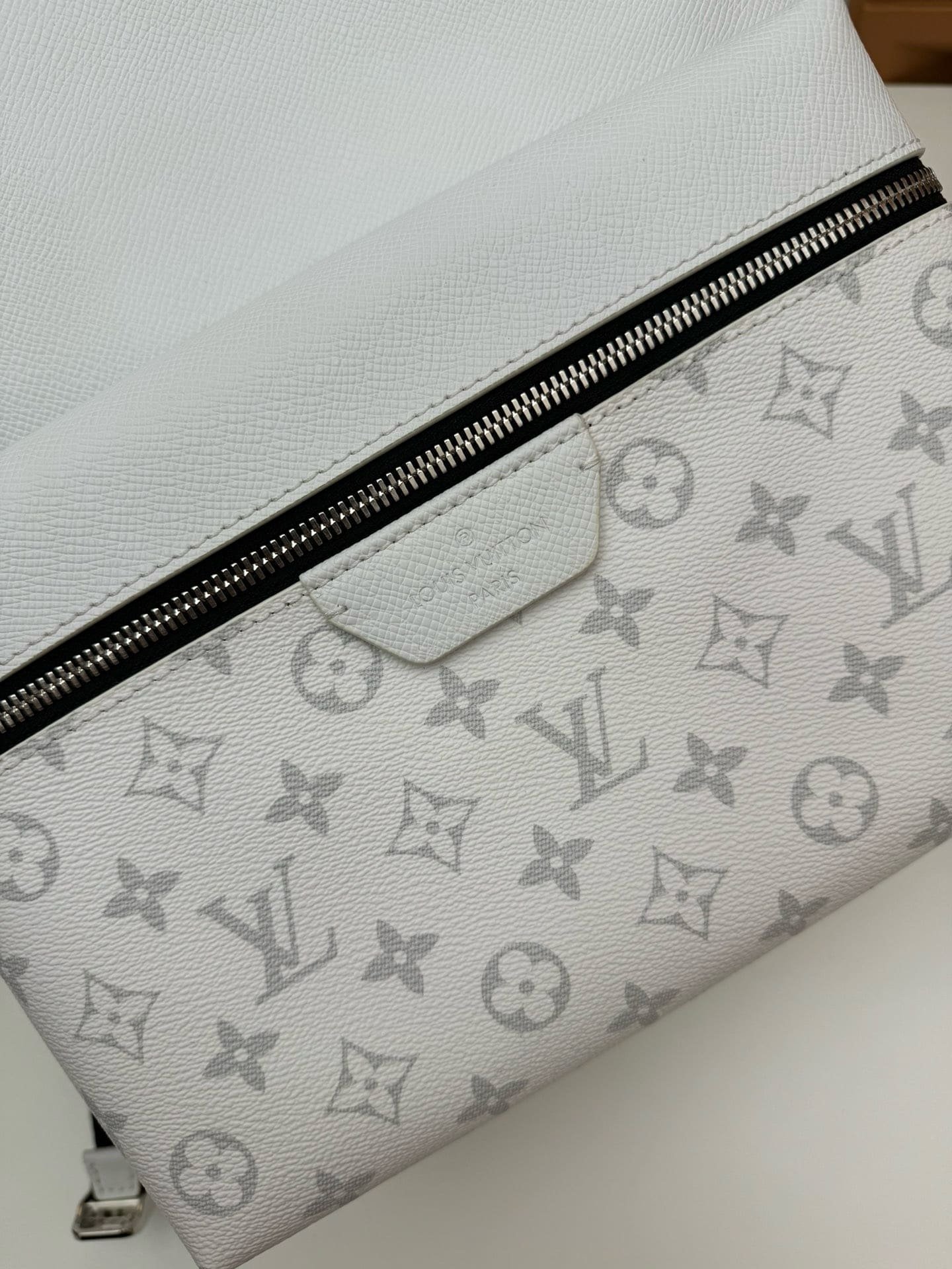 L0vis Vvtt0n M31061 Discovery Backpack