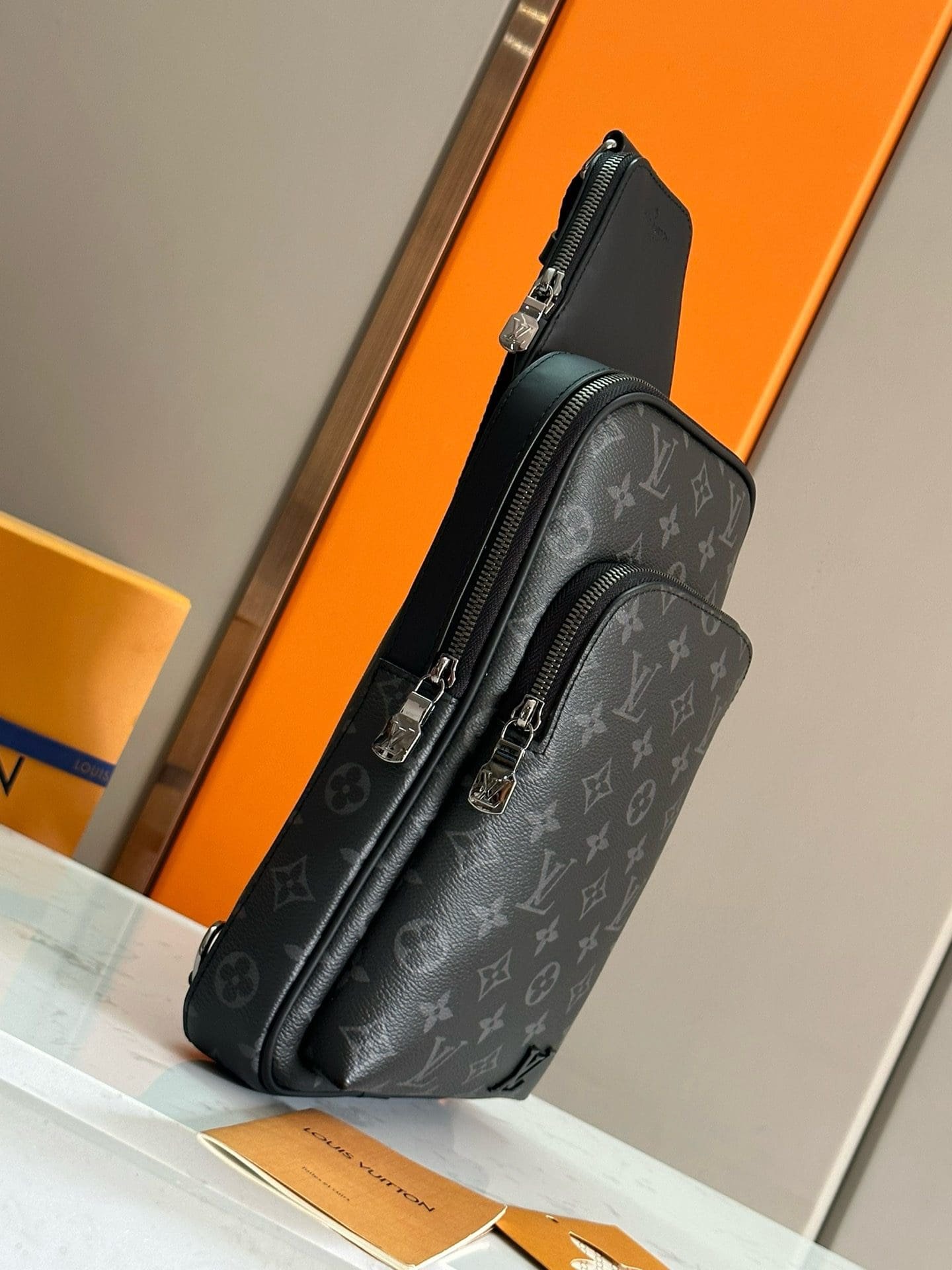 L0vis Vvtt0n M47137 Avenue Slingbag