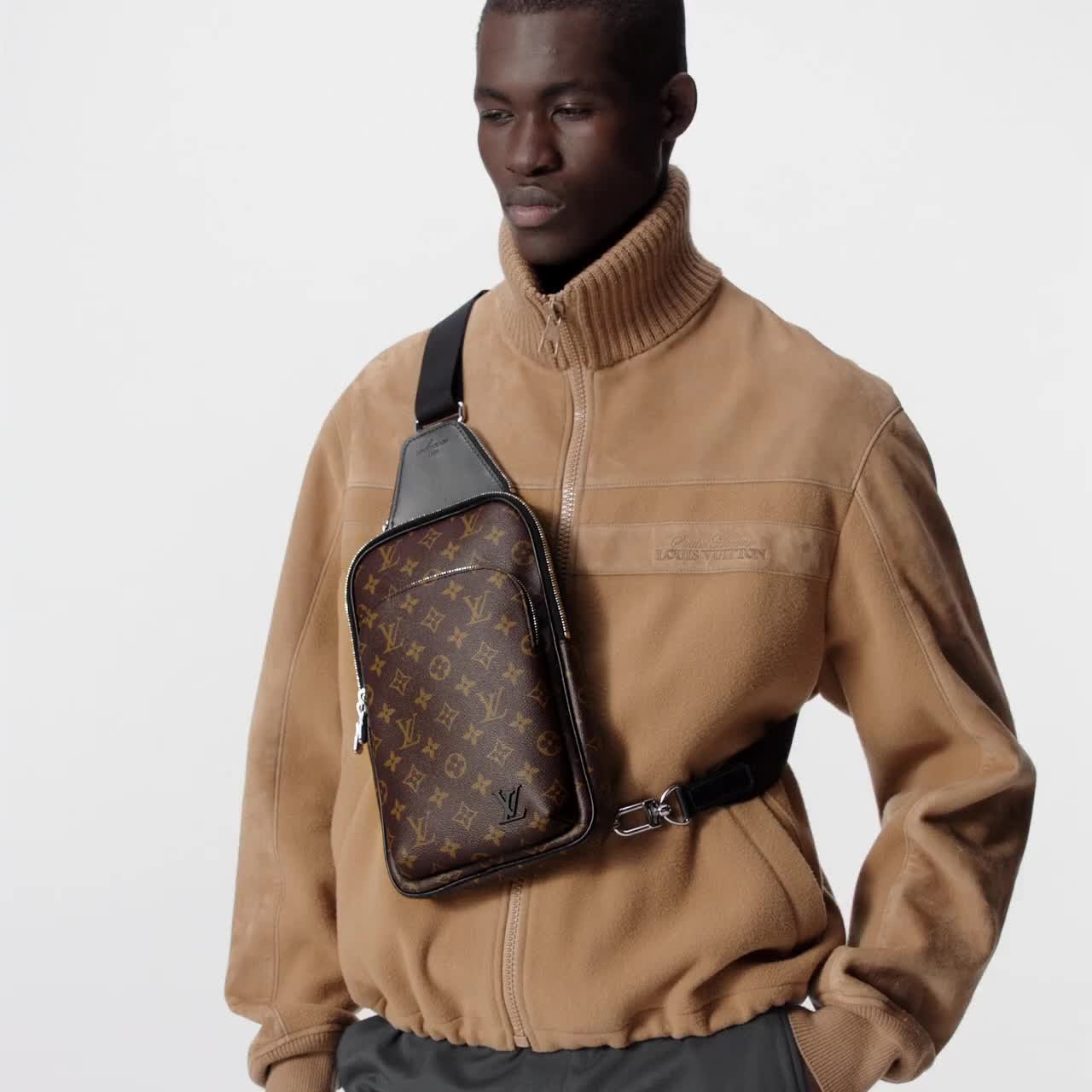 L0vis Vvtt0n M46327 Avenue Slingbag NM