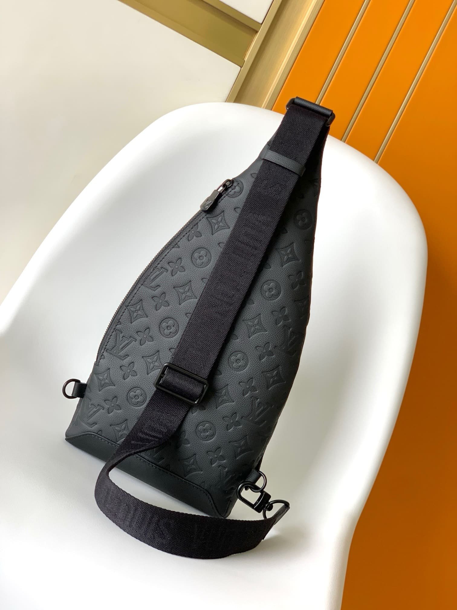 L0vis Vvtt0n M21890 Duo Slingbag
