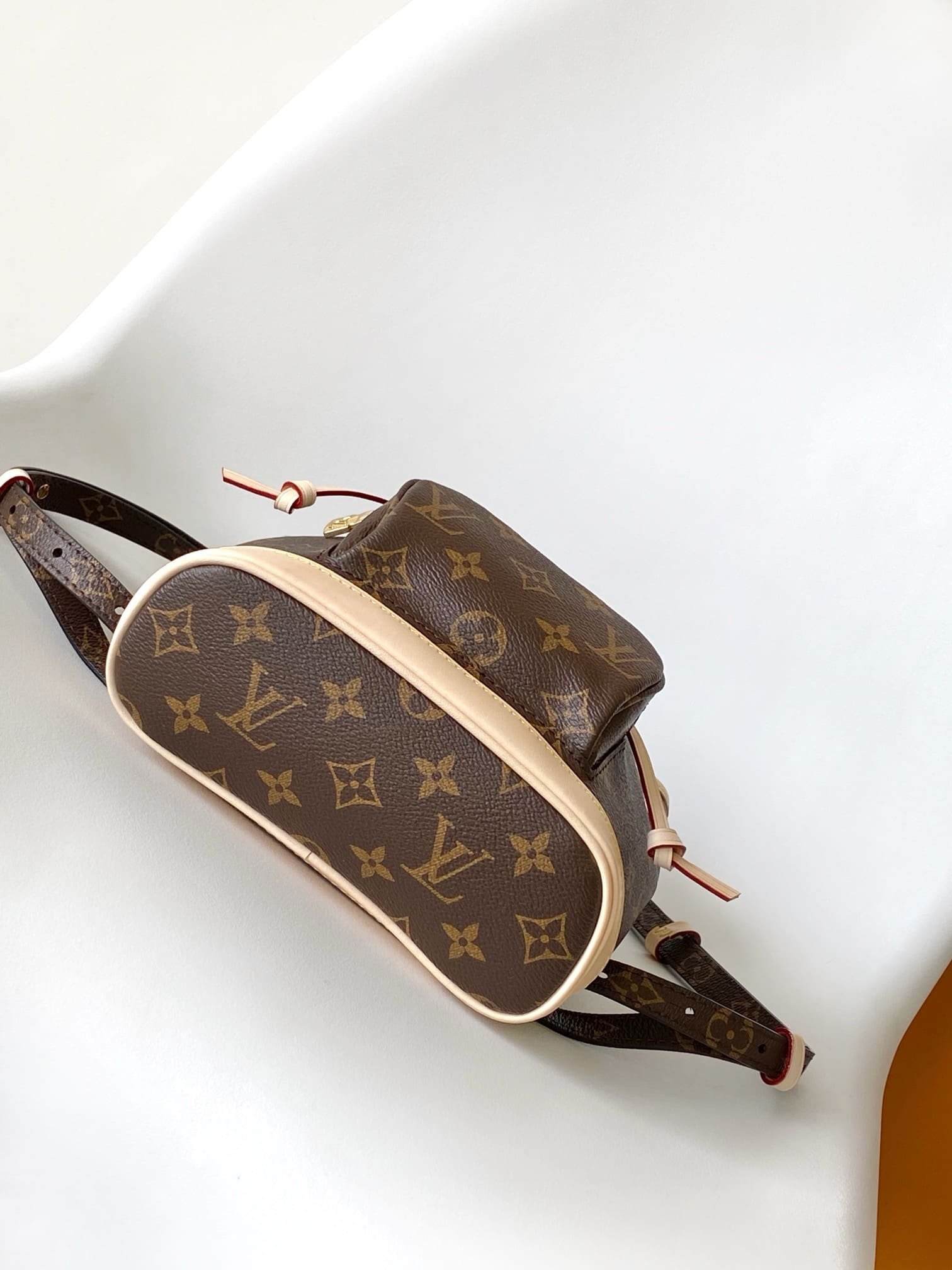 L0vis Vvtt0n M11199 MONTSOURIS Mini Backpack
