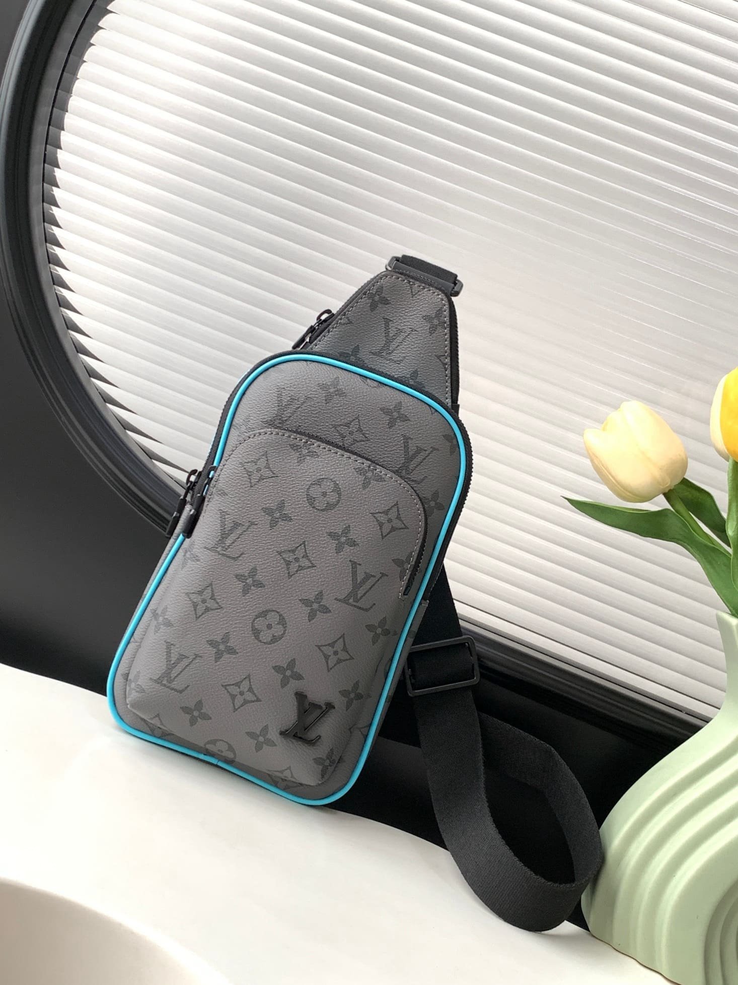 L0vis Vvtt0n M11703 Avenue Slingbag PM